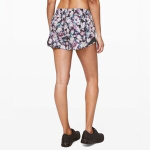 Lululemon Hotty Hot Short II *2.5"
Utopia Multi / Deep Phantom (First Release)